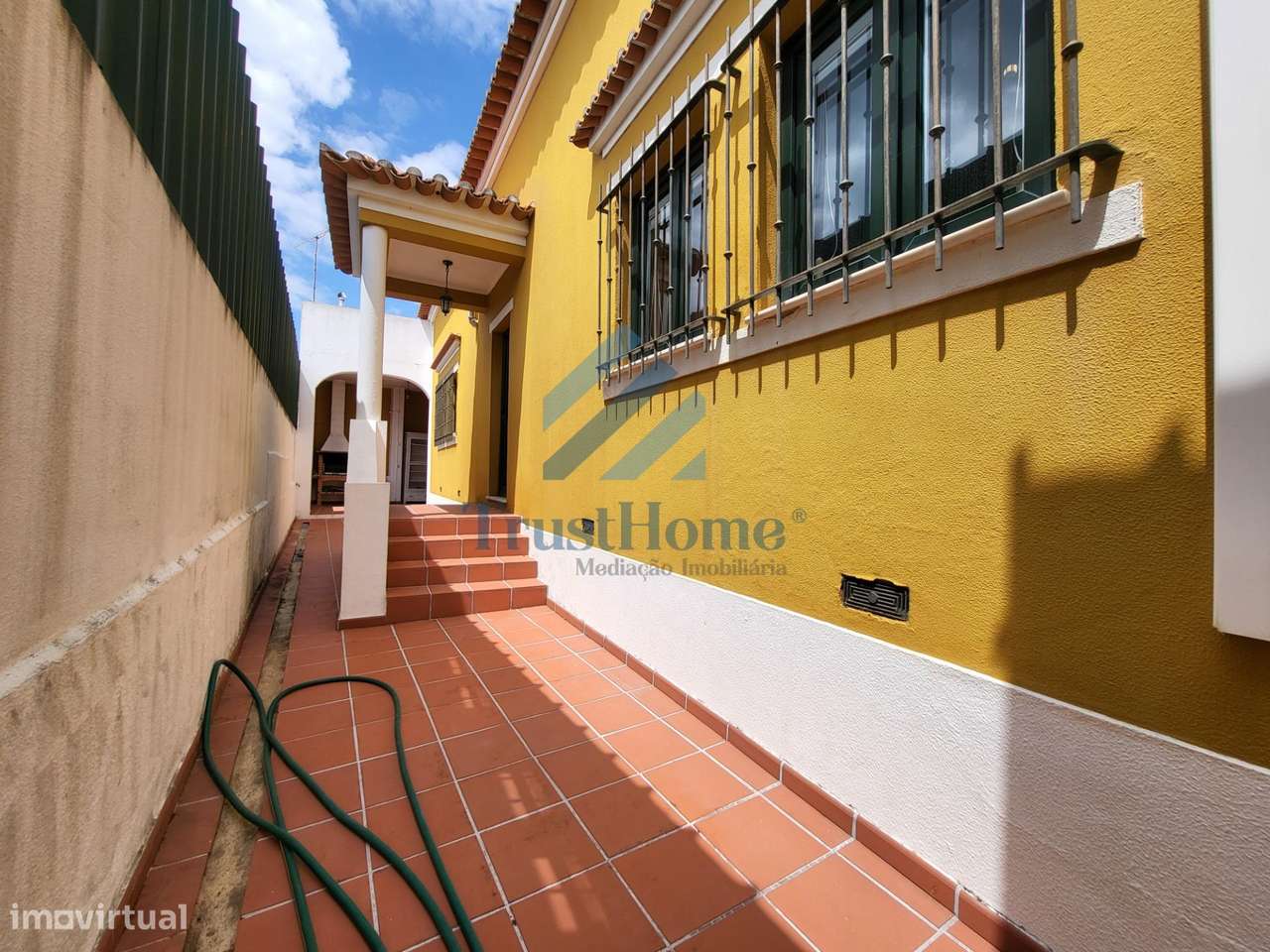 Moradia V5 com jardim, piscina e ginásio no centro de Coruche-52