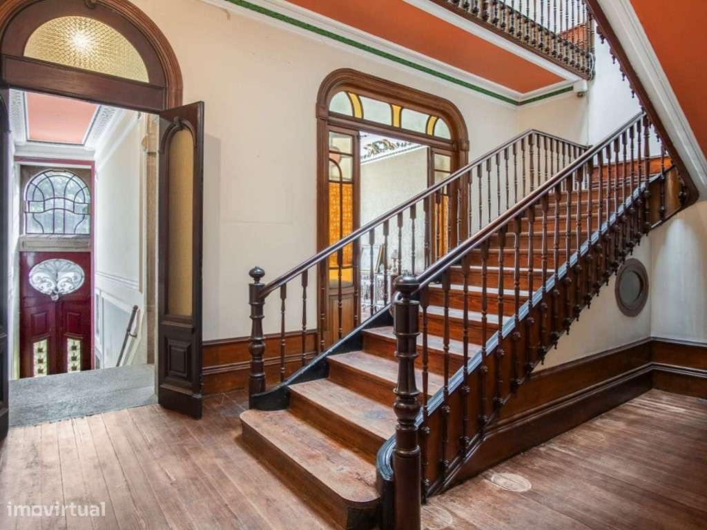 Palacete próximo do Palácio de Cristal, em Massarelos, Porto - Grande imagem: 3/31