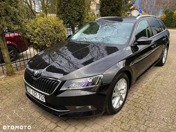 Skoda Superb Combi 2.0 TDI DSG Ambition - 39