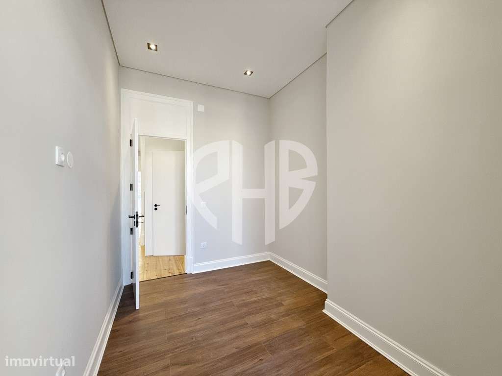 Apartamento T3 // Totalmente Renovado - Av. Almirante Reis-24