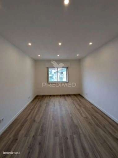 Apartamento T1 Remodelado em Porto Salvo - Grande imagem: 5/9