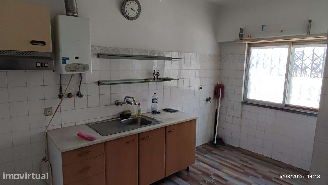 Apartamento T0 para investimento em Linda a Velha-6