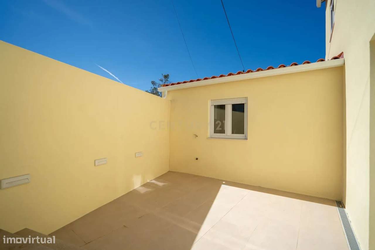 Moradia T3 de dois pisos com terreno totalmente renovada a cinco minut-28