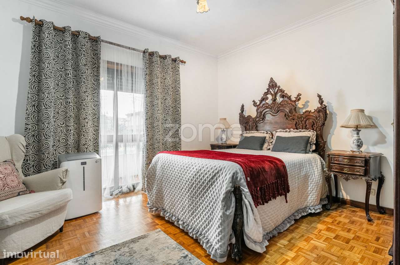 Moradia T4 com Suíte em Nogueira-17