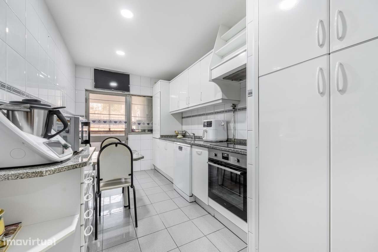 Apartamento T3 renovado no centro de Braga-4