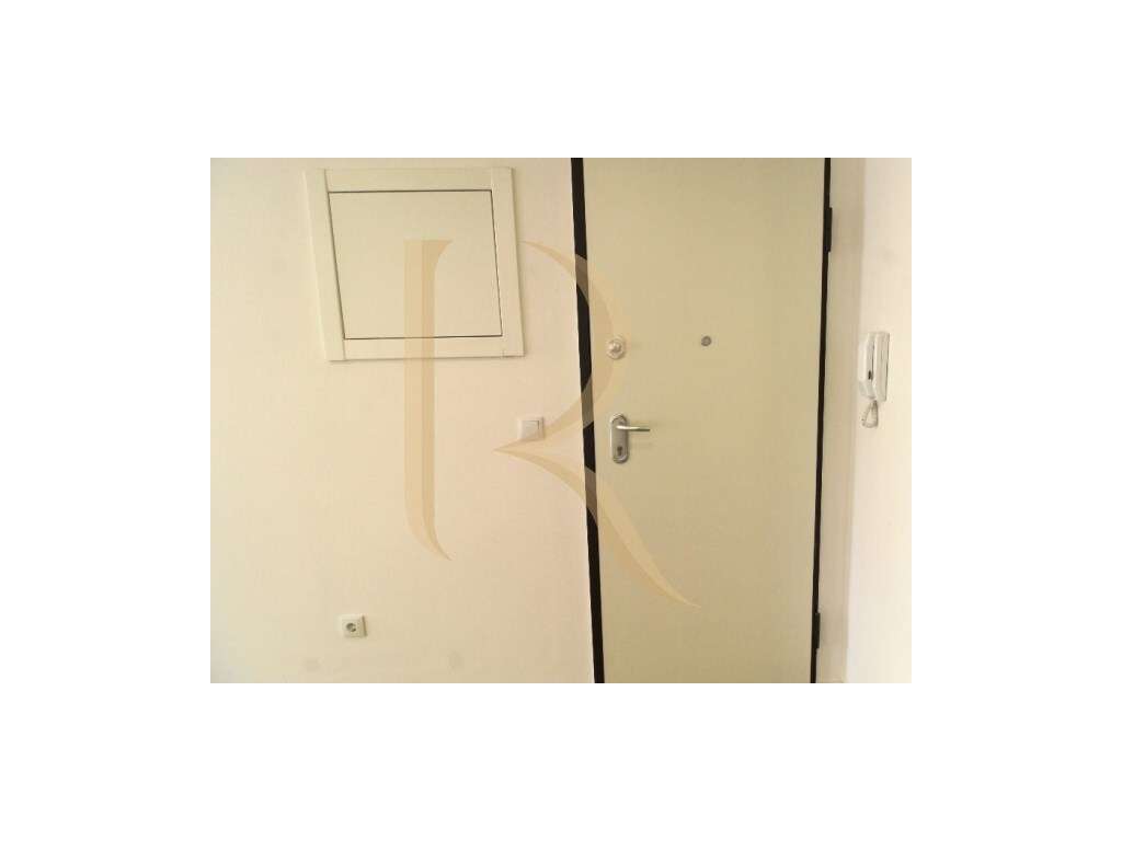 Apartamento T2 remodelado com arrecadação na Torre da Marinha - Seixal - Grande imagem: 5/8