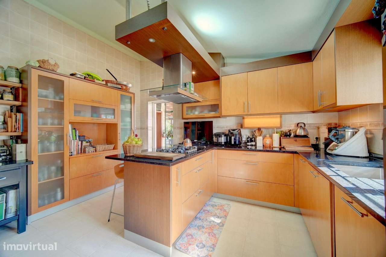 Quinta com Casa Tradicional com Piscina e Terreno de 8.800 m²-18