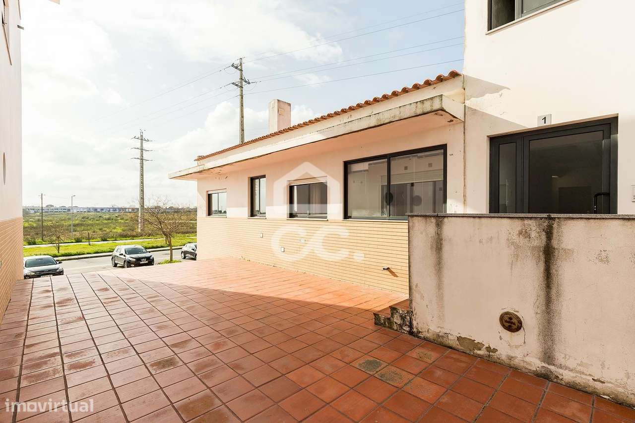 Apartamento T2 de Rés do Chão c/ Varanda e Lugar de Garagem | Villas d-18