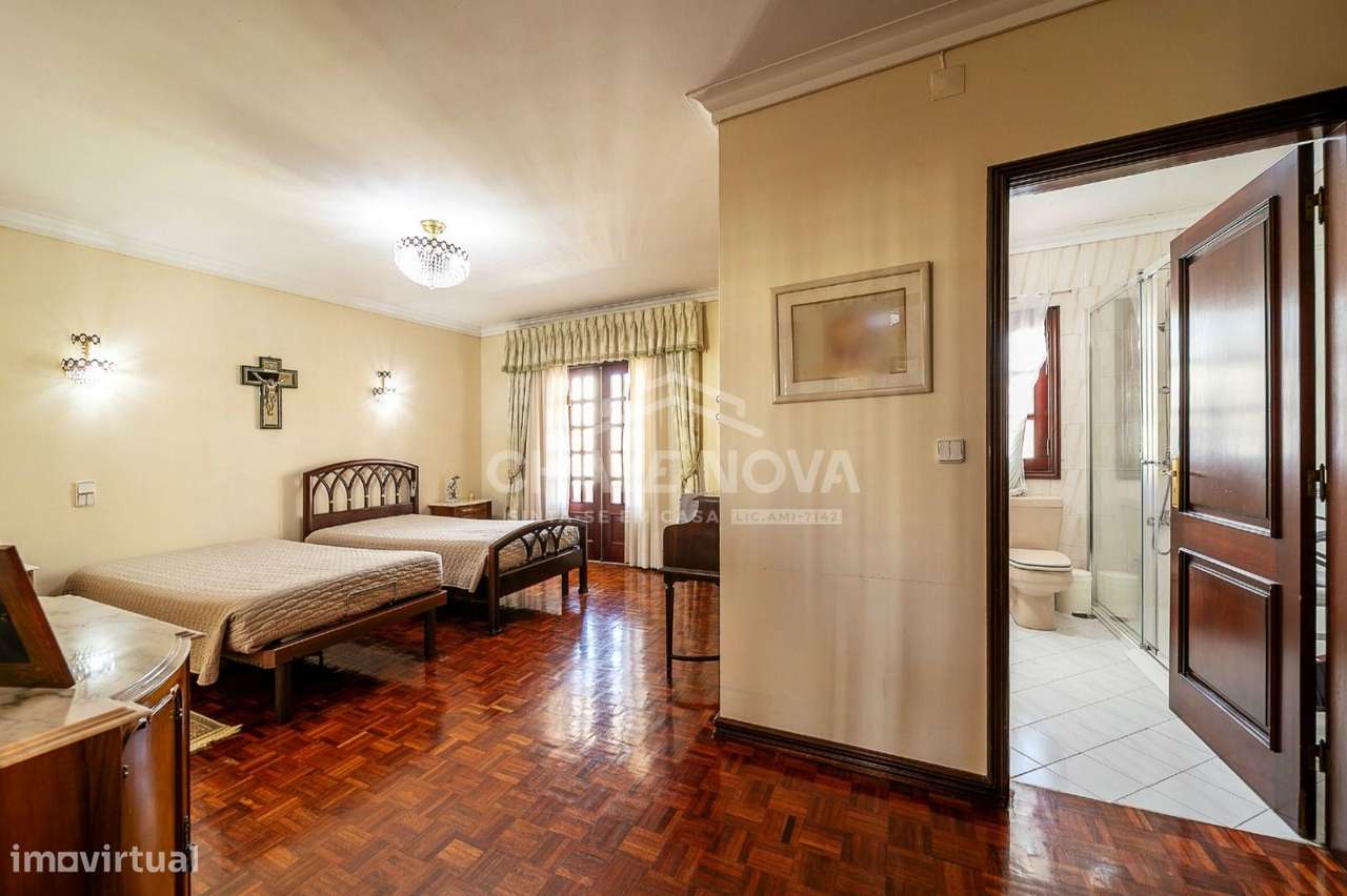 Moradia Isolada T4+1 em Miramar-6