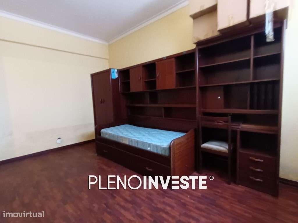 T2 com Excelente Potencial + Arrecadação de 40m2 em Corroios-20