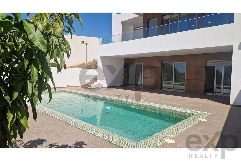 "Moradia Luxuosa com Vista para Rio e Mar em Mexiloeira Grande" - Grande imagem: 1/35