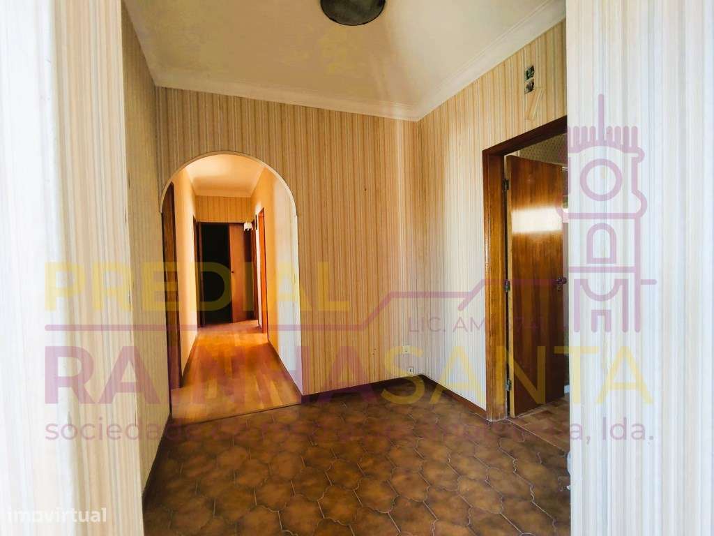 T3 com sótão dividido . todas as divisões tem luz natural. - Grande imagem: 3/16