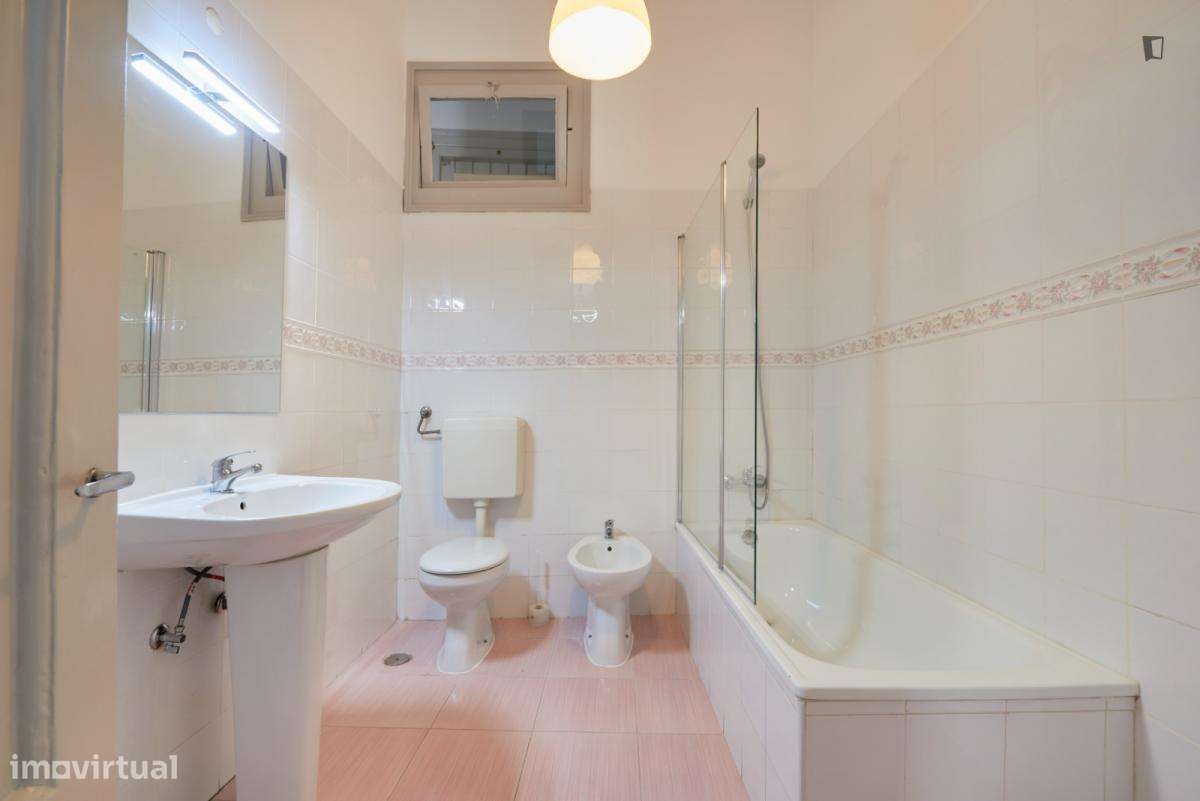 Quarto - localizado em Penha Lisbon - Grande imagem: 2/21