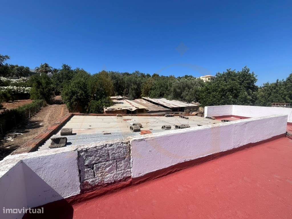 Quinta com duas casas, vistas para o mar e 11.940 m² de terreno em ...-17