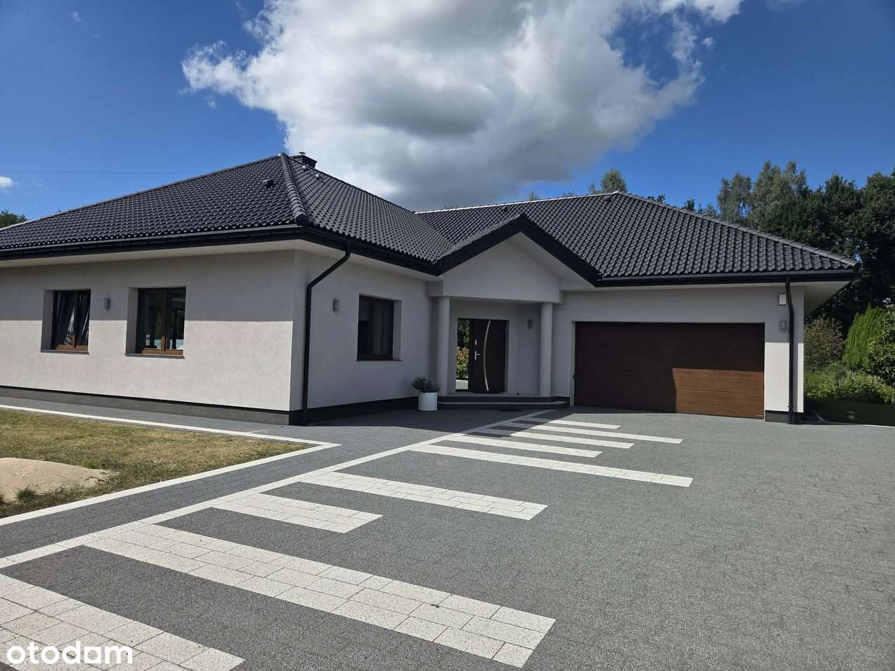 Wyjątkowy, przestronny dom parterowy z dwustanowiskowym garażem!-0