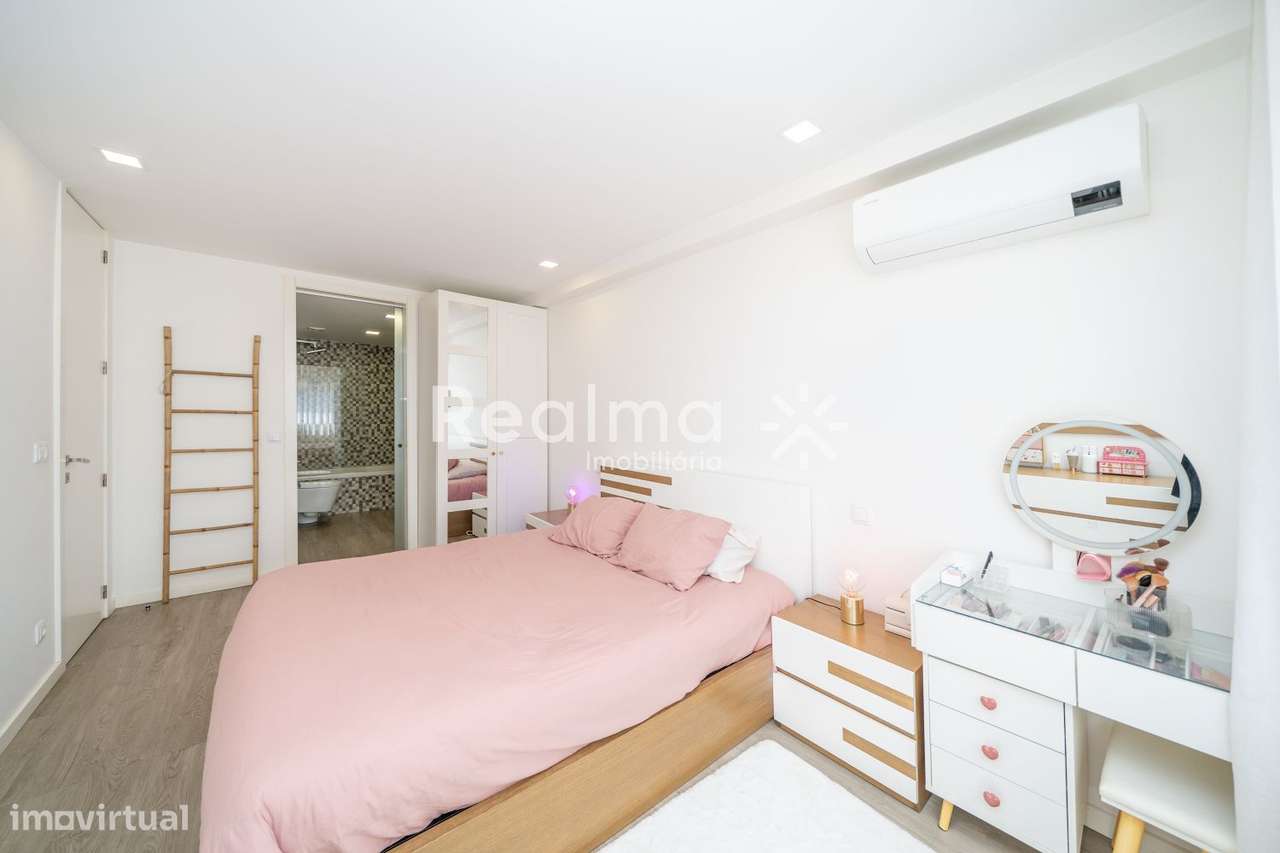 Apartamento T3 Areal- Totalmente Renovado-23