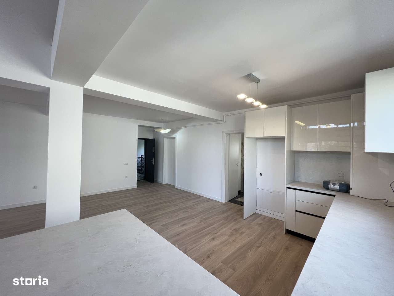 Apartament penthouse 2 nivele - Living spatios 40 mp - 4 camere, 3 bai - Imagine principală: 2/14