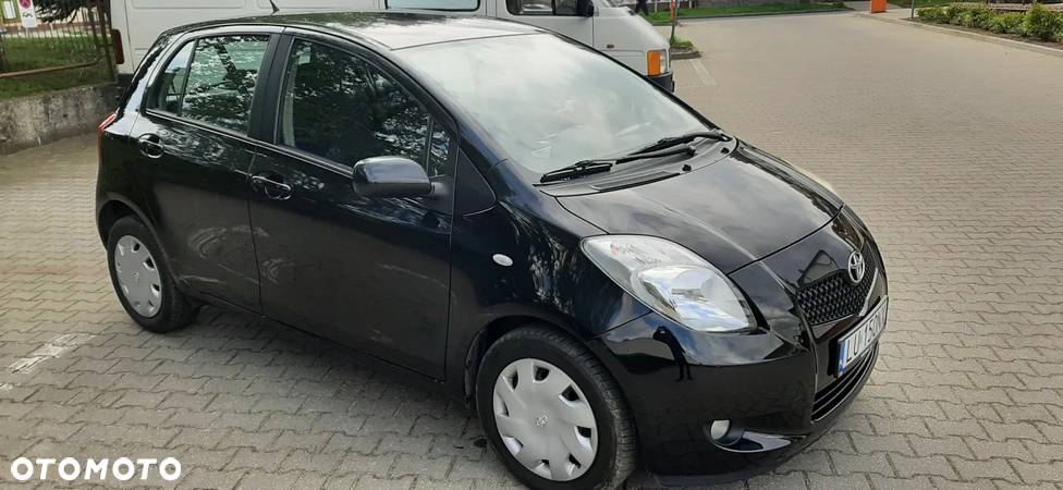 Toyota Yaris 1.3 VVT-i Sol - 1