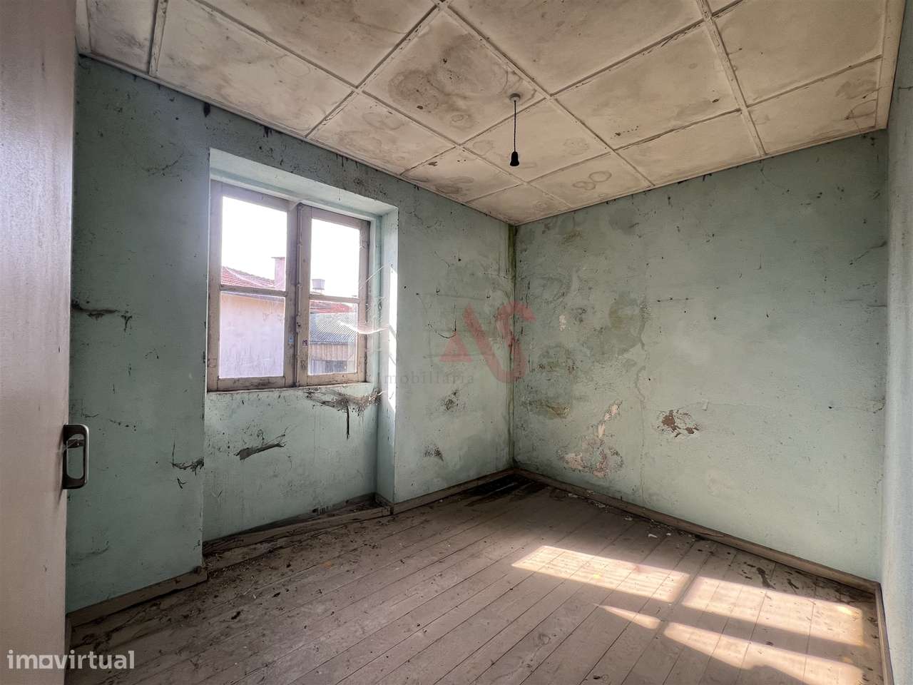 Moradias para Restauro com Terreno de 1.682 m² | Raimonda, Paços de Fe-10