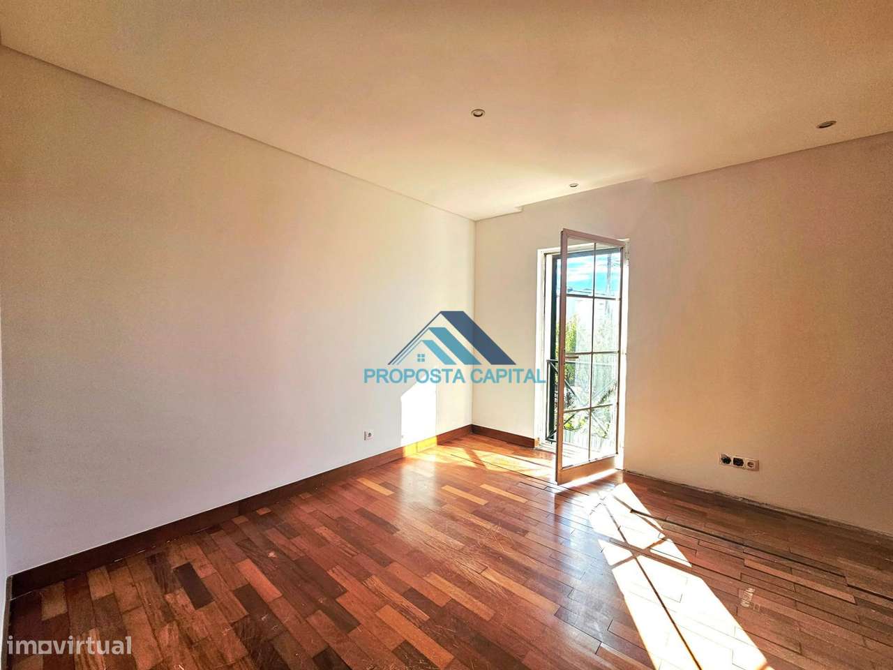 Moradia T4 com excelentes áreas exteriores - Oportunidade Única...-43