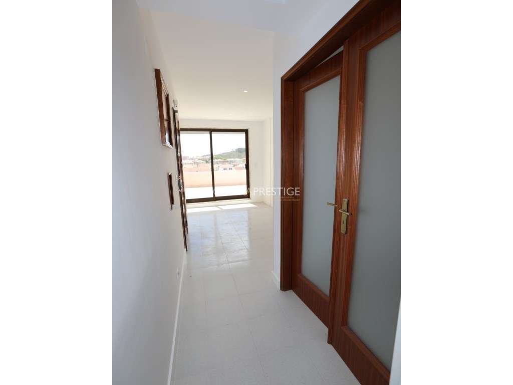 T2 Totalmente Remodelado com Terraço de 20 m² - Algueirão-Mem Martins-15