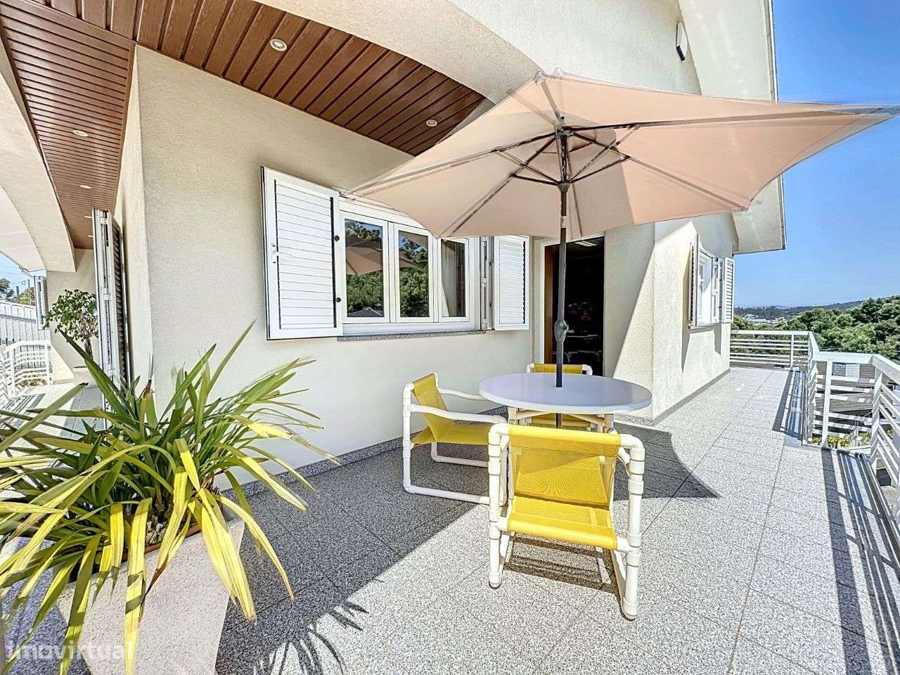 MORADIA T4 COM POTENCIAL BI-FAMILIAR e Entradas Independentes - Grande imagem: 5/55