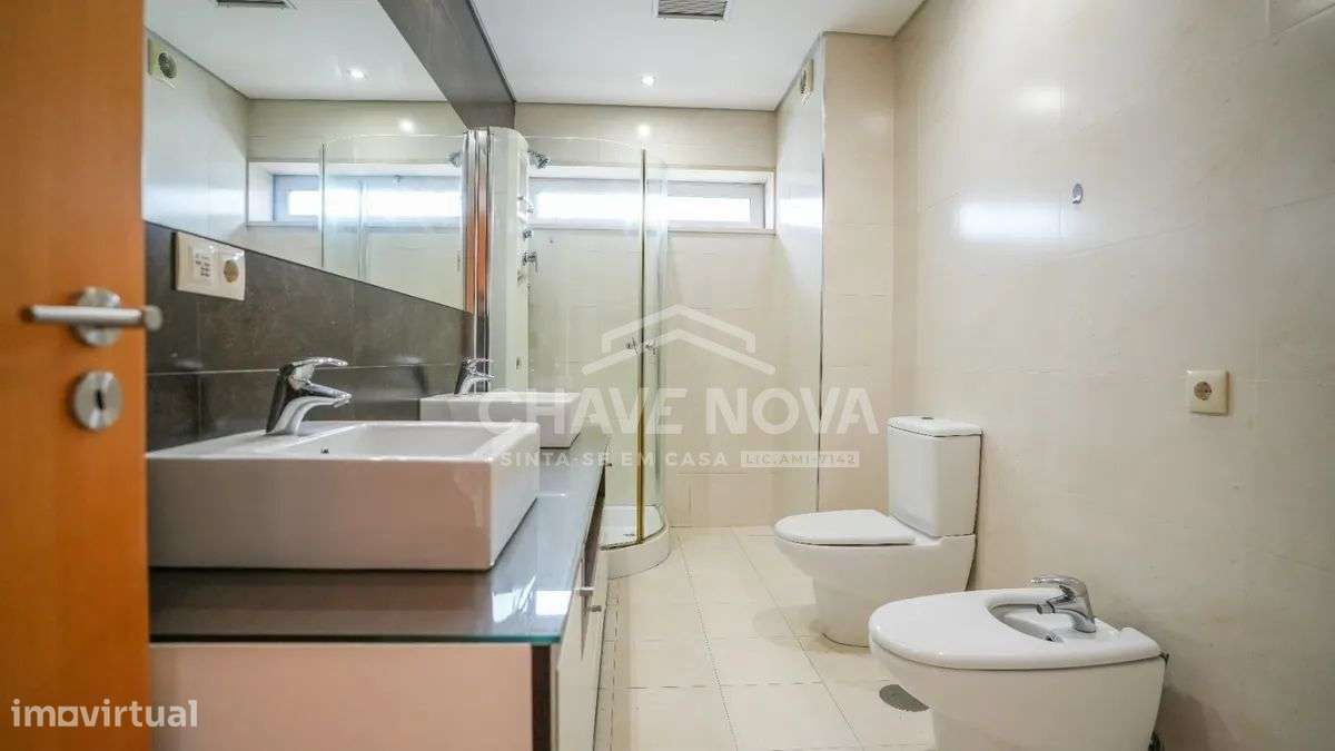 Moradia Geminada V4, situada em Pedroso,Carvalhos Vila Nova de Gaia.-22