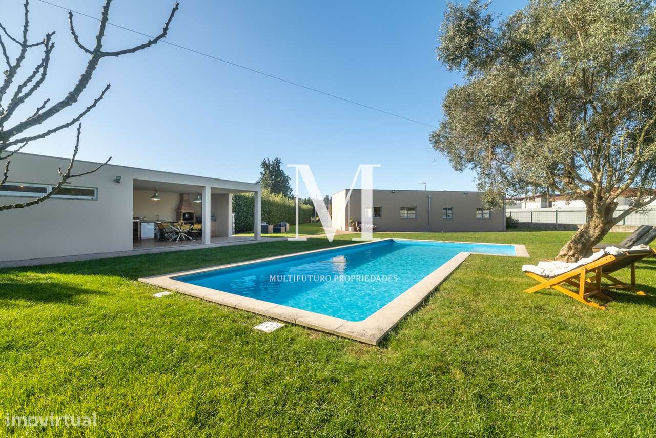 Famalicão | Propriedade T3+1 Térrea | 1.500 m² | Piscina | Jardim | LU-44