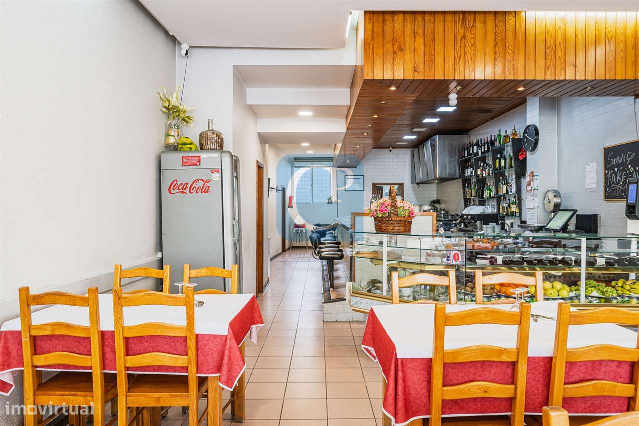 Restaurante completamente equipado junto ao estádio do Dragão - Grande imagem: 5/37