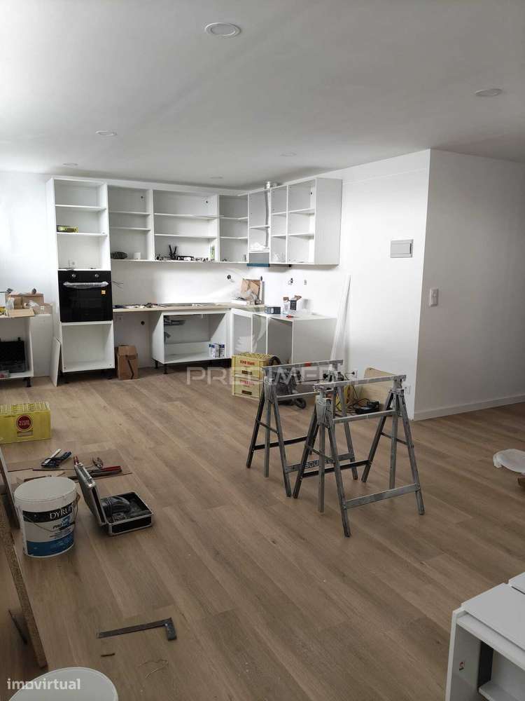 T2+1 Moderno, Mobilado e Equipado | Design Contemporâneo e Pronto a...-9