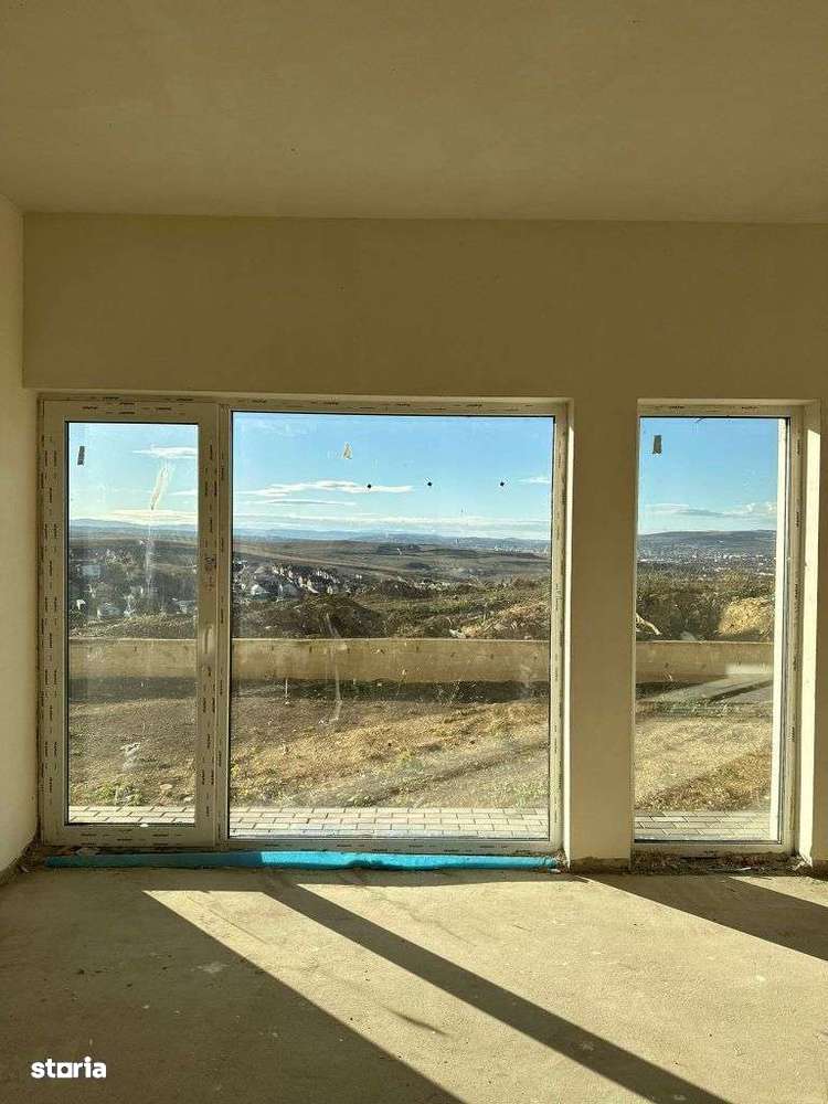 Casa cuplata cu panorama spre aeroport si oras-6