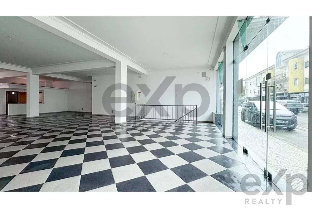 Arrendamento espaço comercial no Centro de Porto de Mós - Grande imagem: 3/19