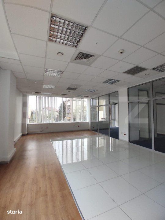 Spatiu comercial, 270 mp, lift propriu, zona Cetatii