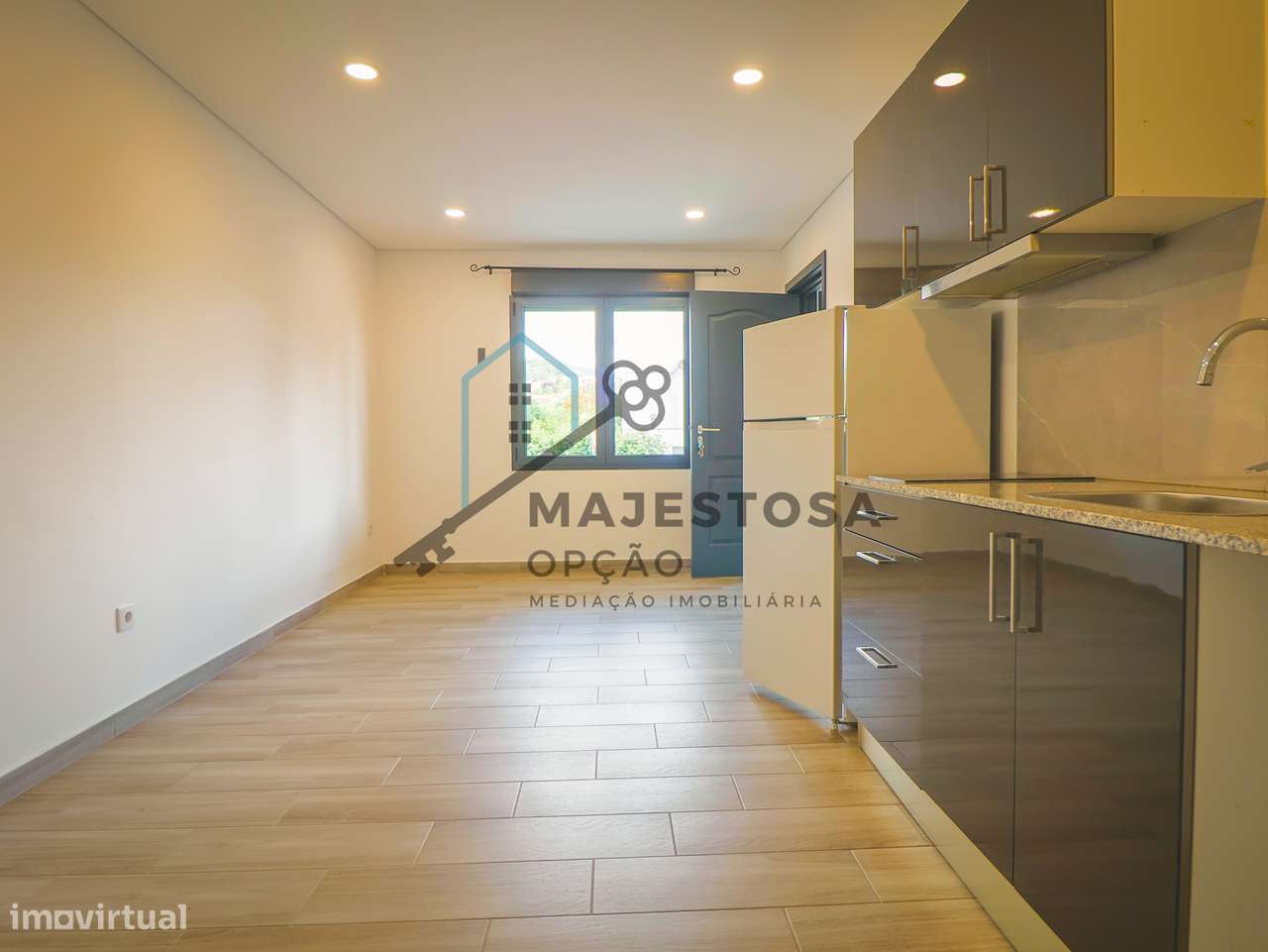 Moradia com 4 Apartamentos T1 — Gualtar, Braga-16
