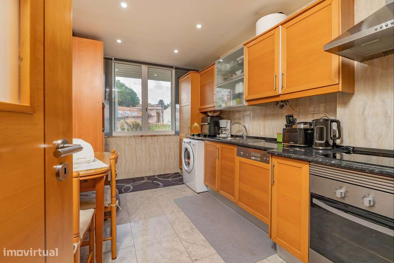Apartamento T2 em Sacavém com Excelente Localização-9