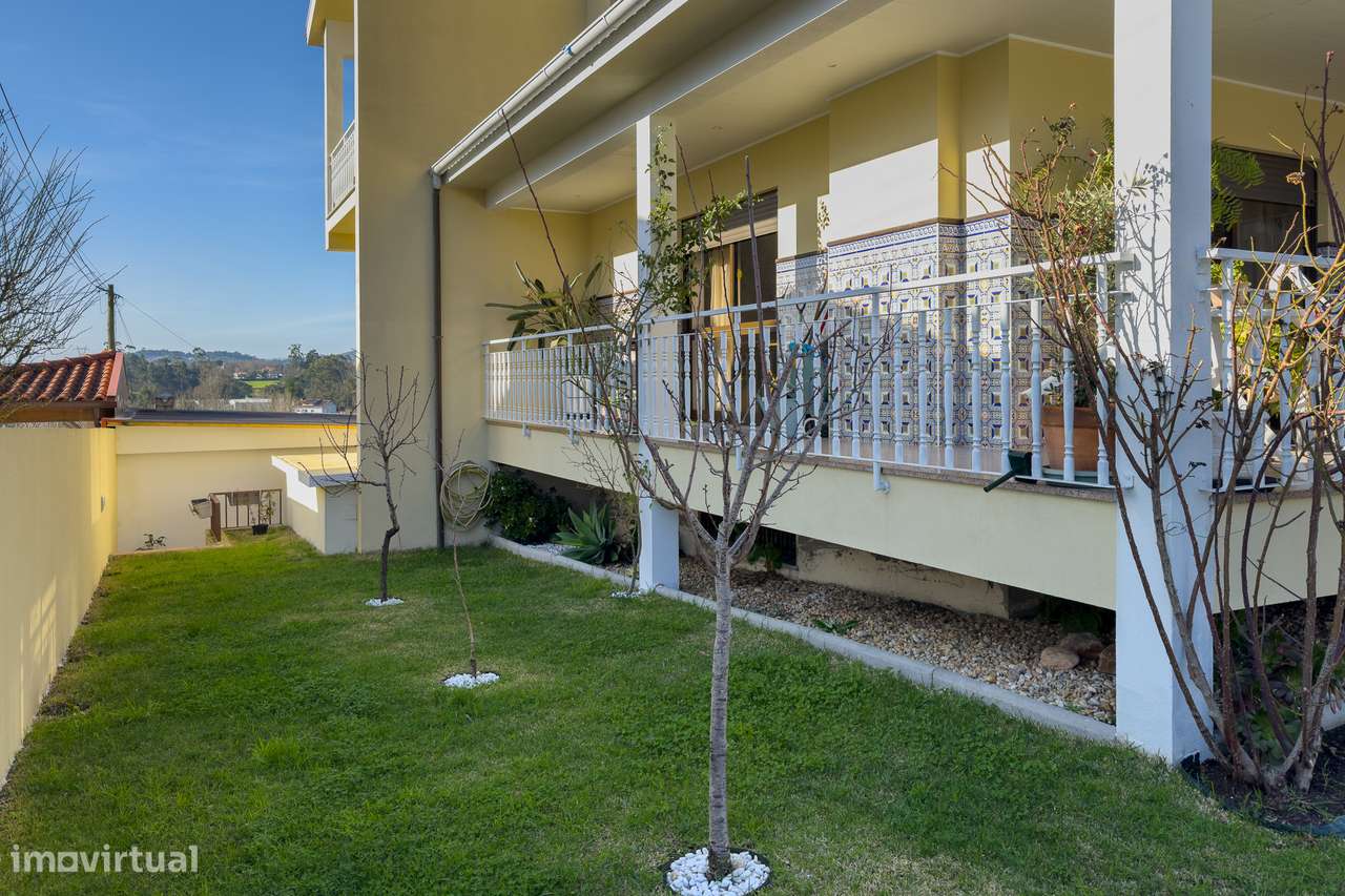 Moradia de Luxo T4 | Piscina Aquecida | Exclusividade Total em Amares-40