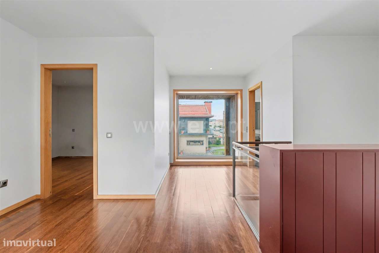 Moradia V3 em Paredes-10