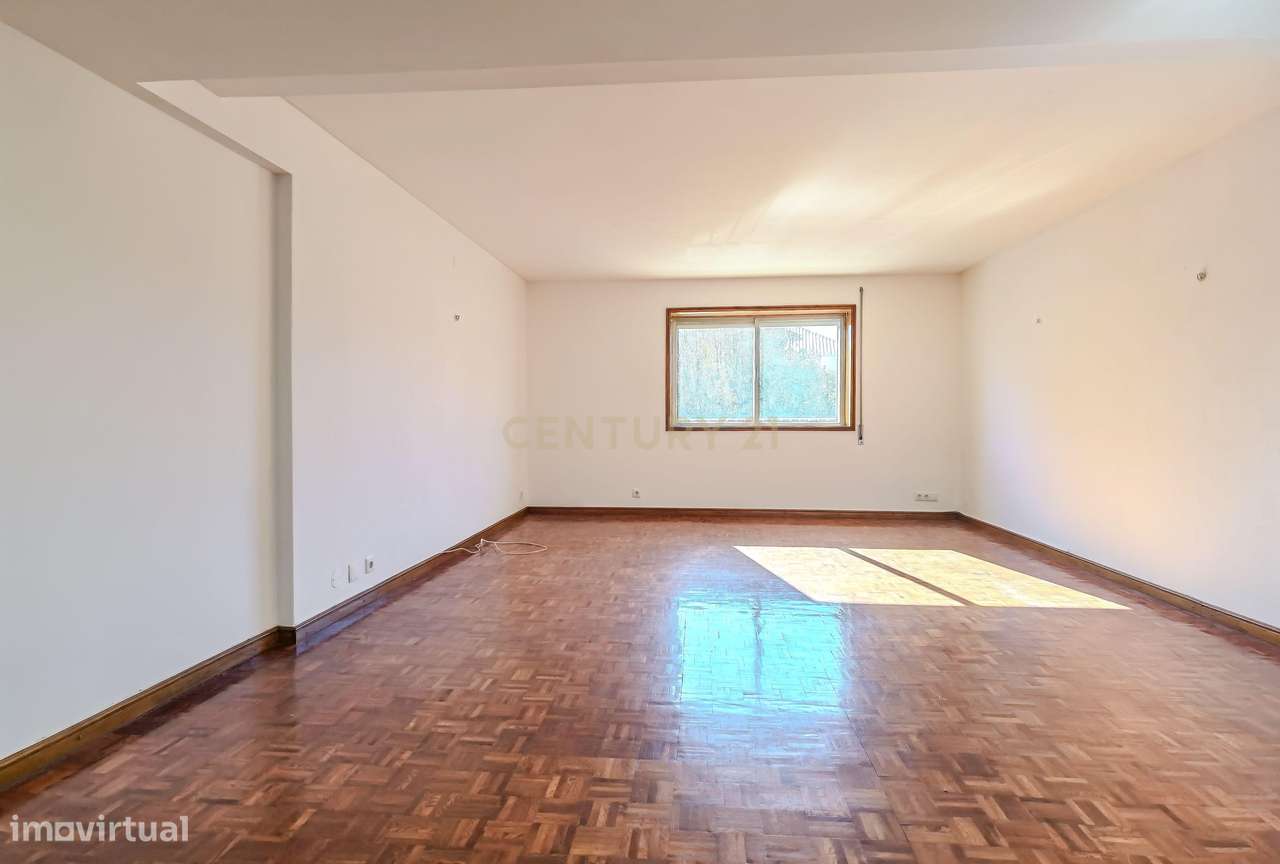 T4 com 3 Suítes, Terraços e Estacionamento – Rua António Patrício | Lo - Grande imagem: 5/31