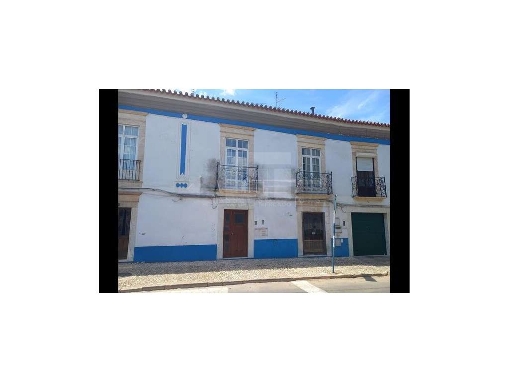 Apartamento T4+1 em Borba: Espaço, conforto e localização privilegi...-28