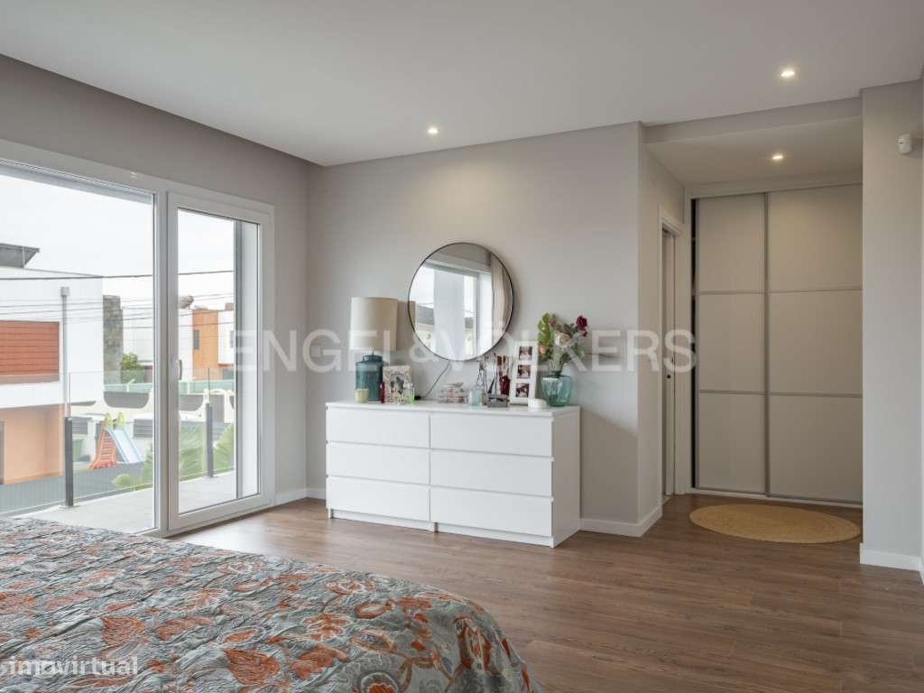 Moradia T4 moderna de luxo em Fernão Ferro-31