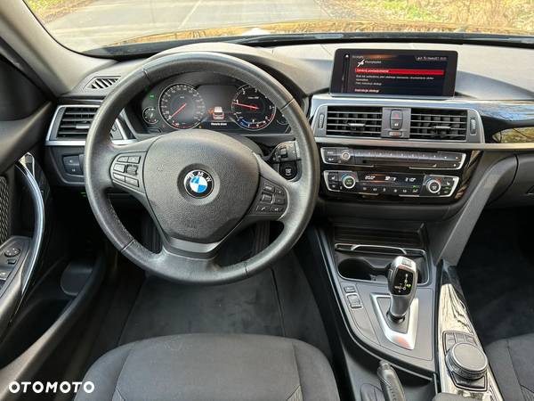 BMW Seria 3 320d Touring - 22