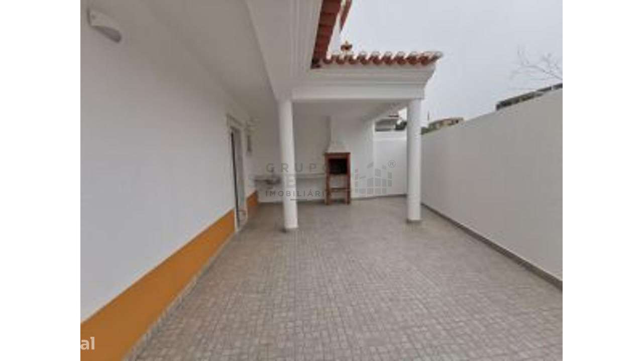 Moradia Geminada T3 em Ericeira-32
