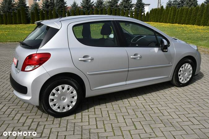 Peugeot 207 - 8