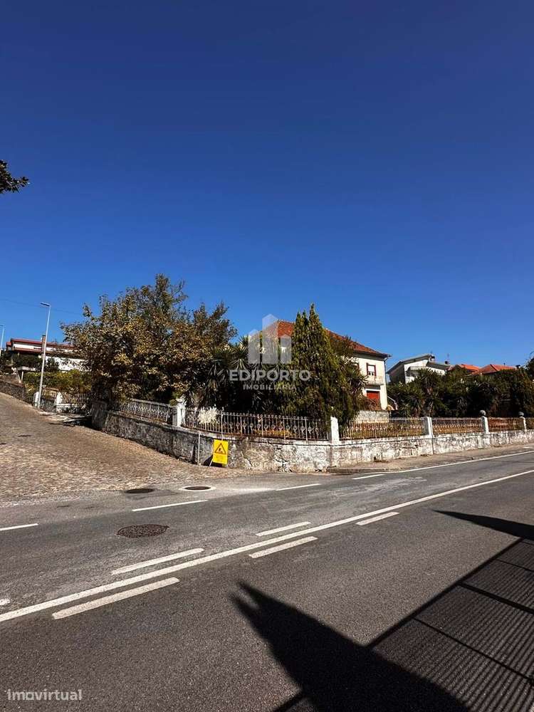 Moradia e Terreno com 3.000 m² em Lordelo- Paredes-37