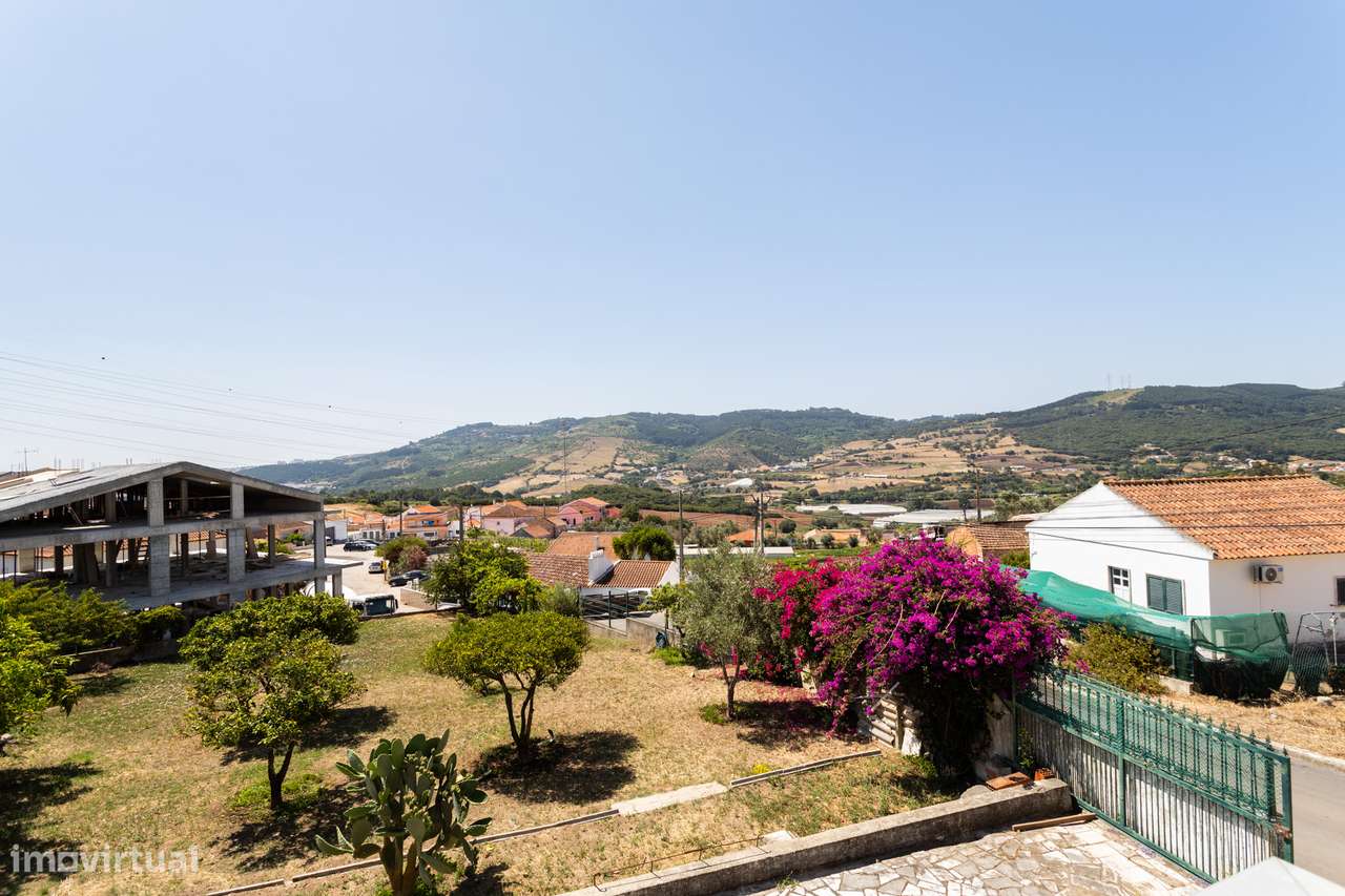 Moradia T3 Isolada, com garagem de 157 m2 térrea em lote de 1.331 m2 c-40