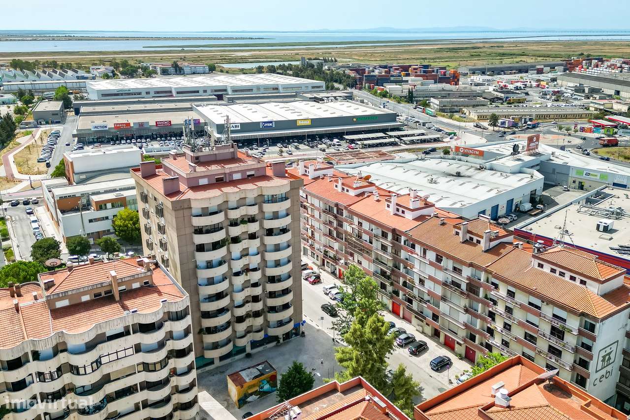 T4 com 184 m², garagem,  varandas e espaço para toda a família-31