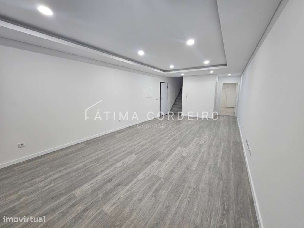 Excelente Moradia T3 em construção, Fernão Ferro.-4