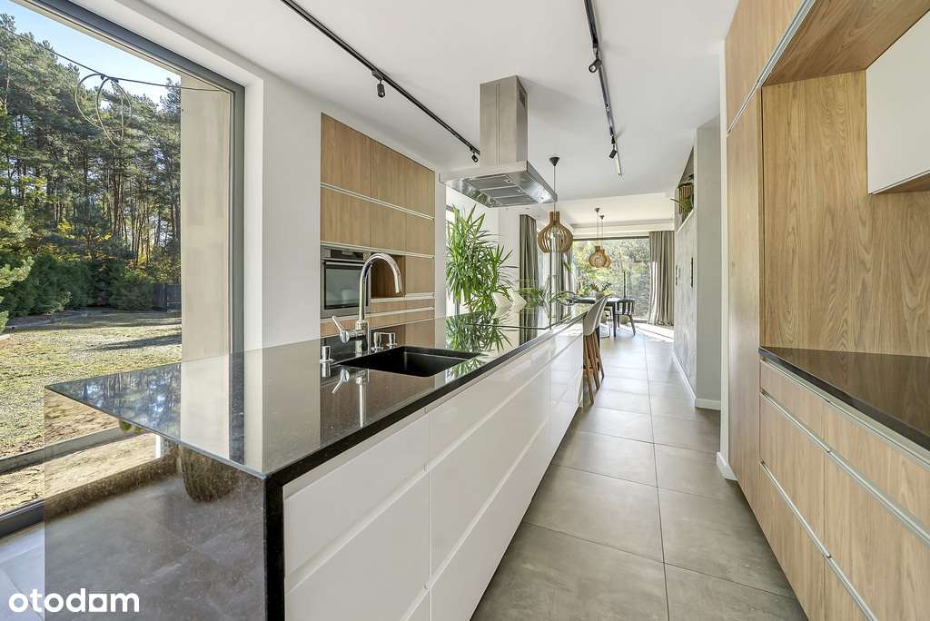 Luksus w sercu natury - dom przy ścianie lasu-9