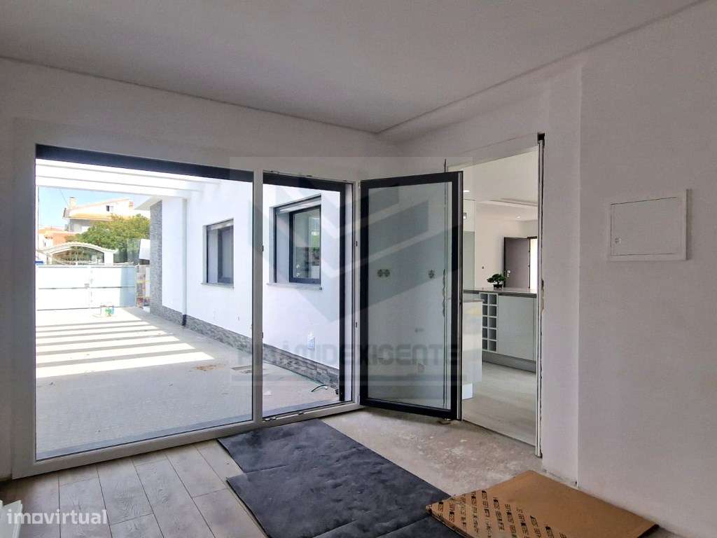 Moradia Isolada, Fernão Ferro, 2 Suítes, open space 46m2-8