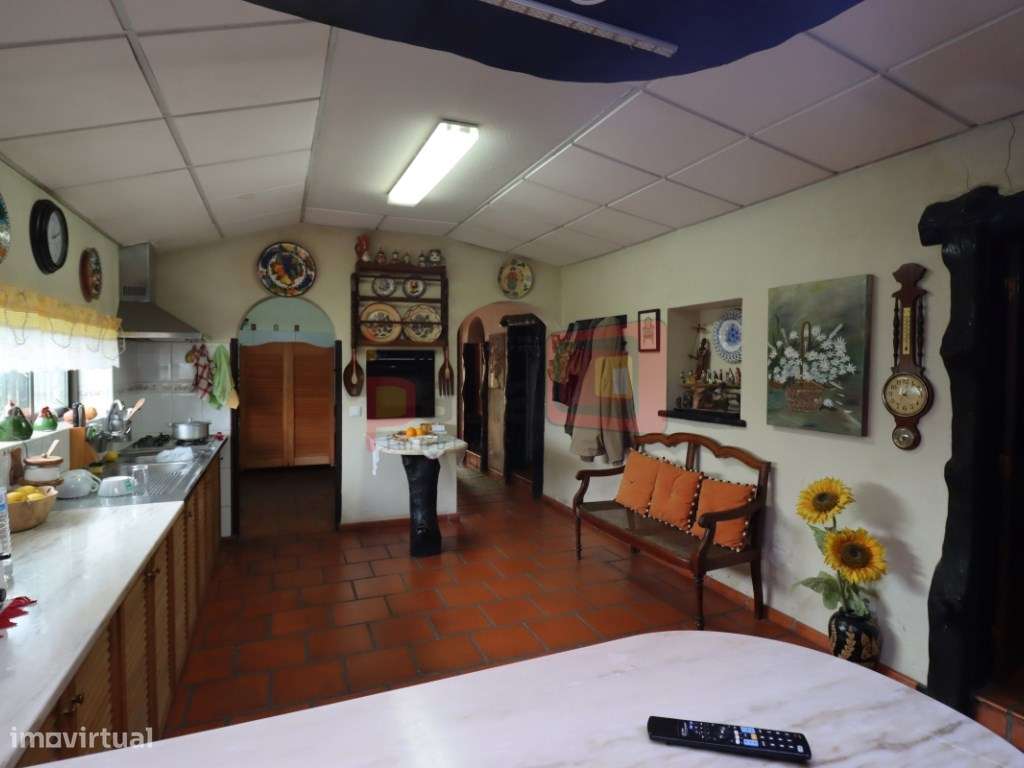 TERRENO COM CASAS - SARILHOS GRANDES-16